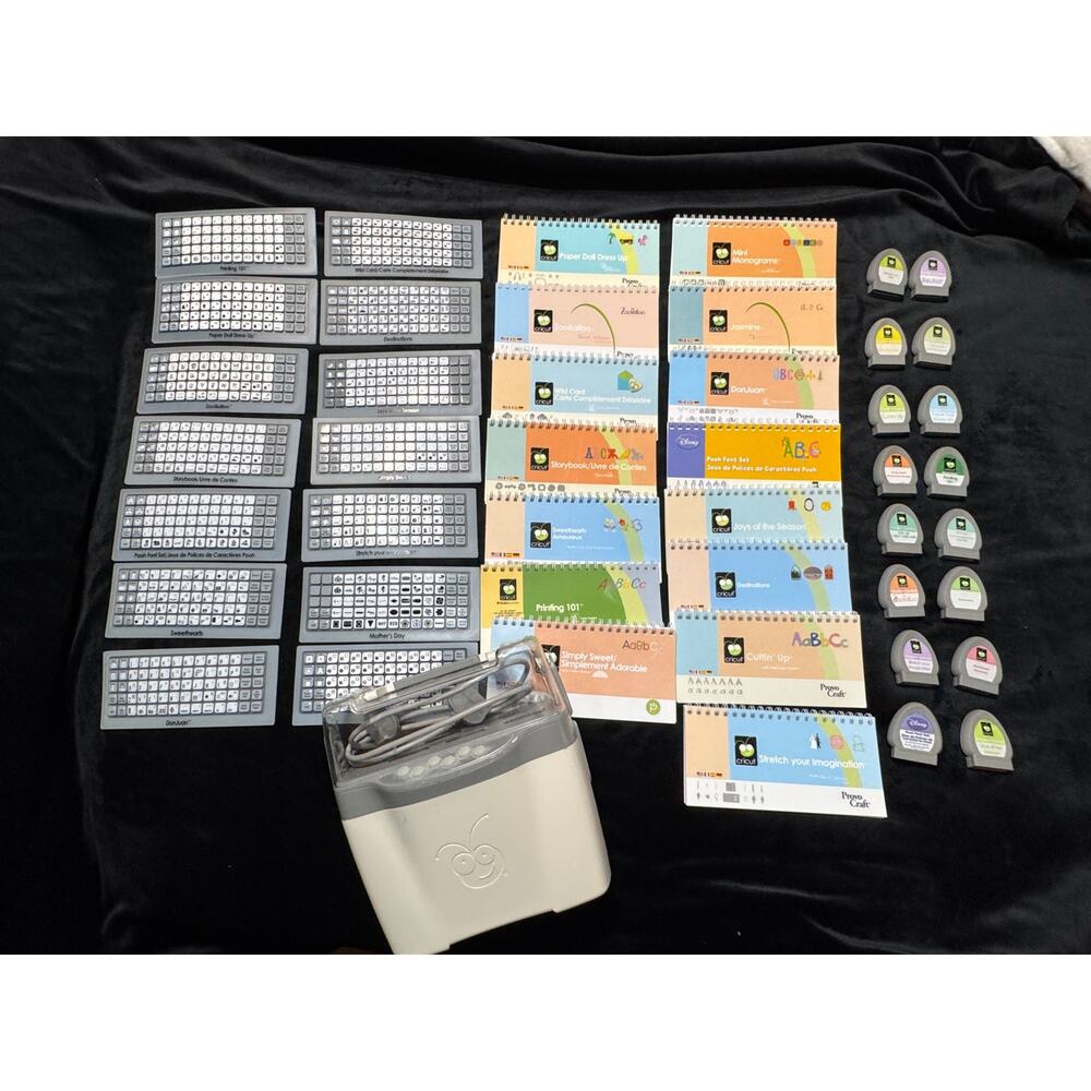 Cricut HUGE LOT 16 Cartridges, Books, Keypad Covers + Jukebox Cartridge Station